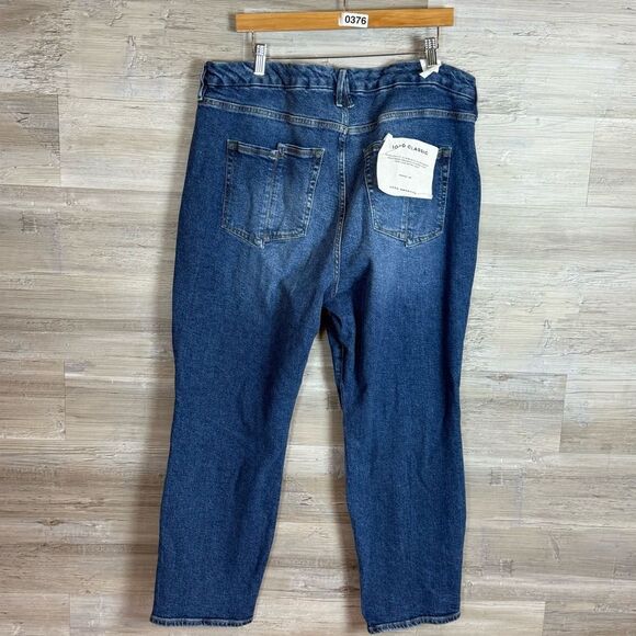 Good American Good Classic Skinnyish Hi-Rise Jeans - Picture 3 of 6